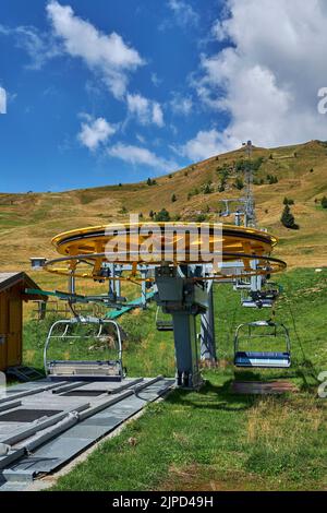 Monte Maniva (Bs), Italien, die Skilifte im August Stockfoto
