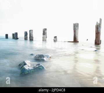 Alte Holzkehlchen im atlantik, am Crow Point, Devon UK Stockfoto