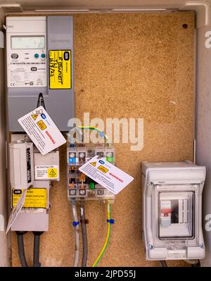 SIM-Karte Smart Stromzähler im inländischen Sicherungskasten. Stockfoto