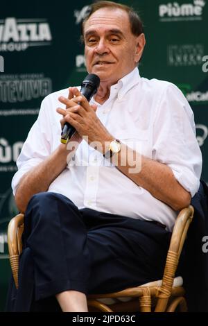 Marina Di Pietrasanta, Italien. 16. August 2022. Clemente Mastella Clemente Mastella, Leiter von Noi di Centro, ist bei der Begegnung mit caffè der Versiliana. (Foto: Stefano Dalle Luche/Pacific Press) Quelle: Pacific Press Media Production Corp./Alamy Live News Stockfoto