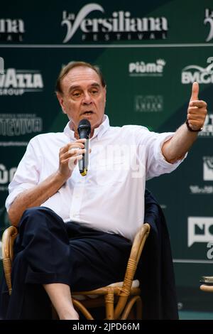 Marina Di Pietrasanta, Italien. 16. August 2022. Clemente Mastella Clemente Mastella, Leiter von Noi di Centro, ist bei der Begegnung mit caffè der Versiliana. (Foto: Stefano Dalle Luche/Pacific Press) Quelle: Pacific Press Media Production Corp./Alamy Live News Stockfoto