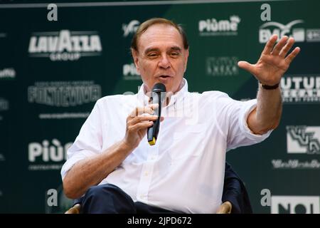 Marina Di Pietrasanta, Italien. 16. August 2022. Clemente Mastella Clemente Mastella, Leiter von Noi di Centro, ist bei der Begegnung mit caffè der Versiliana. (Foto: Stefano Dalle Luche/Pacific Press) Quelle: Pacific Press Media Production Corp./Alamy Live News Stockfoto