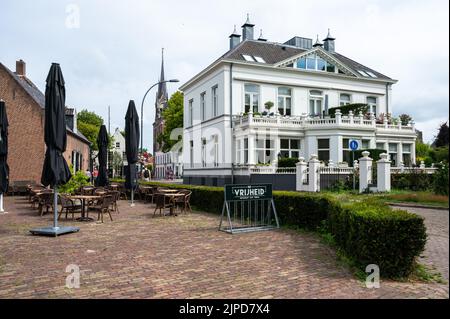 Oosterhout, Gelderland, Niederlande, 08 11 2022 - Fassade eines Restaurants und einer Terrasse namens Freedom Stockfoto