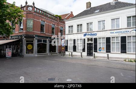 Oosterhout, Gelderland, Niederlande, 08 11 2022 - Lokale Geschäftsbüros im Dorf Stockfoto