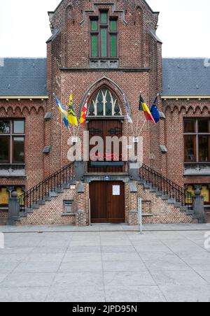 Brecht, Provinz Antwerpen, Belgien - 07 08 2022 - Historisches Rathaus am alten Marktplatz Stockfoto