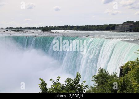 Die Niagarafälle von der kanadischen Seite aus gesehen, Ontario Stockfoto