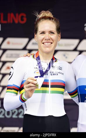 MUNCHEN - Ellen van Dijk gewann am siebten Tag der Mehreuropameisterschaft die Silbermedaille für das Radzeitfahren (Frauen). Die deutsche Stadt München wird 2022 eine kombinierte Europameisterschaft verschiedener Sportarten veranstalten. ANP IRIS VAN DEN BROEK Stockfoto