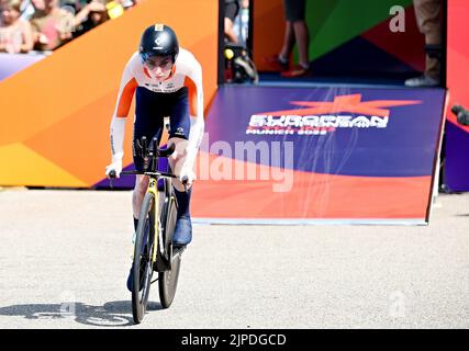 MUNCHEN - Riejanne Markus in Aktion beim Radfahrzeitfahren (Frauen) am siebten Tag der Mehreuropameisterschaft. Die deutsche Stadt München wird 2022 eine kombinierte Europameisterschaft verschiedener Sportarten veranstalten. ANP IRIS VAN DEN BROEK Stockfoto