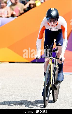 MUNCHEN - Riejanne Markus in Aktion beim Radfahrzeitfahren (Frauen) am siebten Tag der Mehreuropameisterschaft. Die deutsche Stadt München wird 2022 eine kombinierte Europameisterschaft verschiedener Sportarten veranstalten. ANP IRIS VAN DEN BROEK Stockfoto