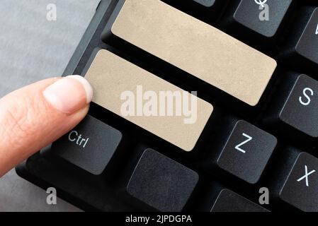 Abstract Programmer Antivirencodes Eingeben, Debug-Codes Erneut Eingeben, Neues Lernen, Chatten Browsing-Aktivitäten, Informationsbeschaffung, Computer Stockfoto
