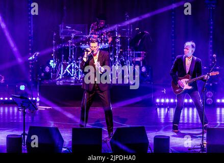 Tony Hadley tritt in Venue Cymru, Llandudno, Nordwales, auf. Stockfoto