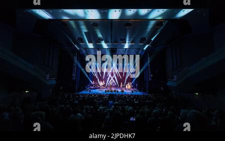 Tony Hadley tritt in Venue Cymru, Llandudno, Nordwales, auf. Stockfoto