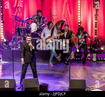 Tony Hadley tritt in Venue Cymru, Llandudno, Nordwales, auf. Stockfoto