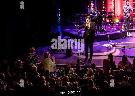 Tony Hadley tritt in Venue Cymru, Llandudno, Nordwales, auf. Stockfoto