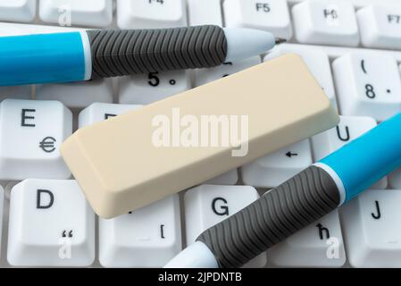 Abstract Programmer Antivirencodes Eingeben, Debug-Codes Erneut Eingeben, Neues Lernen, Chatten Browsing-Aktivitäten, Informationsbeschaffung, Computer Stockfoto