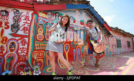 Taichungs Rainbow Village, wurde beschuldigt, die berühmten Wandmalereien am 30 2022. Juli in einem A zu entstellen Stockfoto