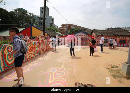 Taichungs Rainbow Village, wurde beschuldigt, die berühmten Wandmalereien am 30 2022. Juli in einem A zu entstellen Stockfoto