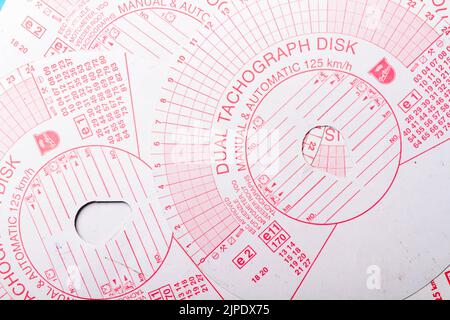 Fahrtenschreiber. Zeiterfassung des Fahrers. Die Bewegung des Fahrzeugs wird fixiert. Frachttransport mit dem Fahren nach dem Zeitplan. Zeitfestplatte. Hintergrund f Stockfoto