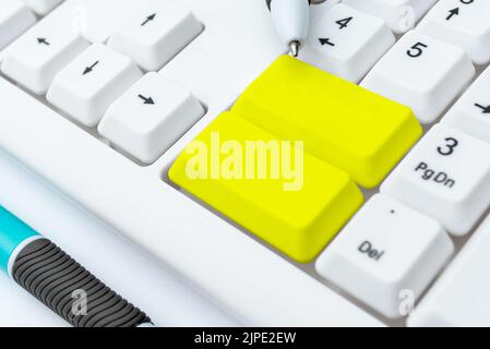 Verbinden Von Online-Freunden, Bekanntschaften Mit Dem Internet, Erstellen Einer Sicheren Cyber-Umgebung, Erforschung Neuer Ideen, Informationsbeschaffung, Modern Stockfoto