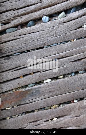 In einem Wellenbrecher gefangen Stockfoto