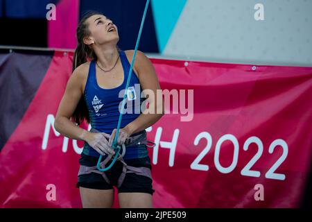 München, Deutschland. 17. August 2022. München, Deutschland, August 17. 2022: Ievgeniia Kazbekova (UKR) während des Sport Climbing Women's Combined Boulder and Lead Finals auf dem Königsplatz bei den Münchner Europameisterschaften 2022 in München (Liam Asman/SPP) Quelle: SPP Sport Pressefoto. /Alamy Live News Stockfoto