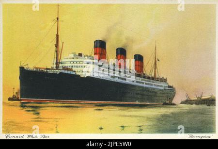 Vintage-Farbpostkarte des 20. Jahrhunderts des historischen Dampfschiffs Ocean Liner Berengaria, ( ursprünglich Imperator genannt ) Gebaut in Hamburg, Deutschland - später Teil der britischen Cunard Line und auch der America Line - die von der US Navy WW1 zum Transport von Truppen genutzt wurde - im Einsatz von 1913 bis 1939 Stockfoto