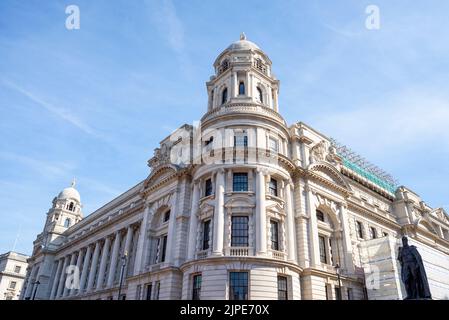 Die OWO. Old war Office Building, London Umgestaltung zu einem Luxushotel & Residenz betrieben von Raffles. Großes neobarockes Gebäude Stockfoto