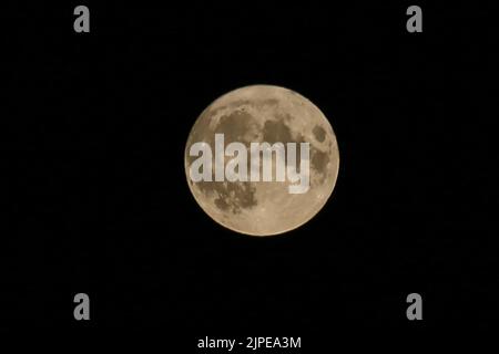 London, Großbritannien. 11. August 2022. Der Vollmond von August wird auch als Sturgeon-Mond bekannt. (Bild: © Dinendra Haria/SOPA Images via ZUMA Press Wire) Stockfoto