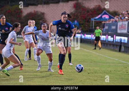 13. August 2022: Taylor Kornieck (22), Mittelfeldspieler des San Diego Wave FC, während eines NWSL-Fußballmatches zwischen dem Orlando Pride und dem San Diego Wave FC im Torero Stadium in San Diego, Kalifornien. Justin Fine/CSM Stockfoto