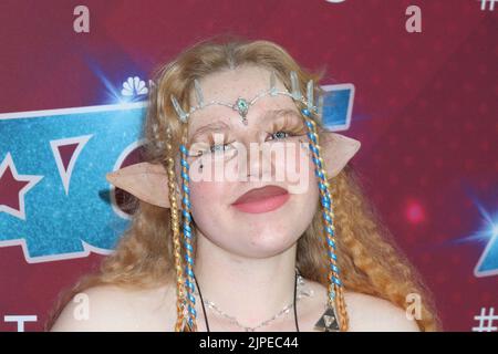 Pasadena, CA. 16. August 2022. Sommersprossen Zelda bei der Ankunft für AMERICA'S GOT TALENT (AGT) Saison 17 Live Show Red Carpet, Sheraton Pasadena Hotel, Pasadena, CA 16. August 2022. Kredit: Priscilla Grant/Everett Collection/Alamy Live Nachrichten Stockfoto