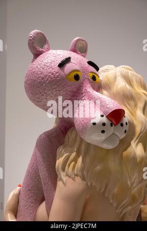 „Pink Panther“-Porzellanskulptur von Jeff Koons im Museum of Modern Art, NYC 2022 Stockfoto