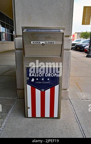 EMPORIA, KANSAS - am 17. AUGUST 2022 wurde das Lyon County Courthouse an der Wahlurne abgesetzt Stockfoto