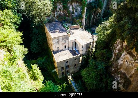 Ein Haus im Valle dei Mulini (Tal der Mühlen) Stockfoto