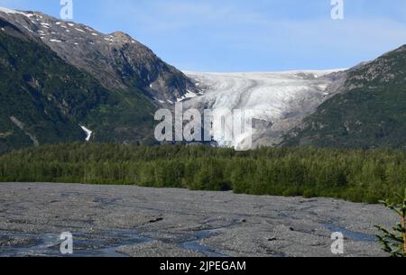 29. Juli 2022, Kenai Fjord National Park, Alaska, USA: Exit Glacier ist ein Gletscher, der vom Harding Ice Field in den Kenai Mountains vor dem Anchorage - Seward Highway abgeleitet wurde, Freitag, 29. Juli 2022. Seit 2004 ist sie um mehr als 2.300 Fuß zurückgegangen. (Bild: © Mark Hertzberg/ZUMA Press Wire) Stockfoto