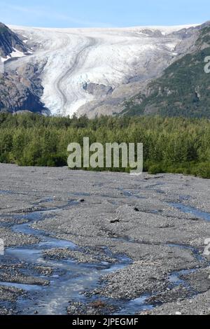 29. Juli 2022, Kenai Fjord National Park, Alaska, USA: Exit Glacier ist ein Gletscher, der vom Harding Ice Field in den Kenai Mountains vor dem Anchorage - Seward Highway abgeleitet wurde, Freitag, 29. Juli 2022. Seit 2004 ist sie um mehr als 2.300 Fuß zurückgegangen. (Bild: © Mark Hertzberg/ZUMA Press Wire) Stockfoto