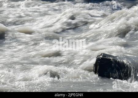 29. Juli 2022, Kenai Fjord National Park, Alaska, USA: Exit Glacier ist ein Gletscher, der vom Harding Ice Field in den Kenai Mountains vor dem Anchorage - Seward Highway abgeleitet wurde, Freitag, 29. Juli 2022. Seit 2004 ist sie um mehr als 2.300 Fuß zurückgegangen. (Bild: © Mark Hertzberg/ZUMA Press Wire) Stockfoto