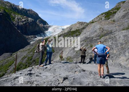 29. Juli 2022, Kenai Fjord National Park, Alaska, USA: Exit Glacier ist ein Gletscher, der vom Harding Ice Field in den Kenai Mountains vor dem Anchorage - Seward Highway abgeleitet wurde, Freitag, 29. Juli 2022. Seit 2004 ist sie um mehr als 2.300 Fuß zurückgegangen. (Bild: © Mark Hertzberg/ZUMA Press Wire) Stockfoto