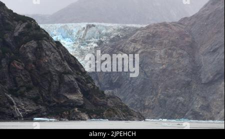 Glacier Bay, Alaska, USA. 6. August 2022. Der South Sawyer Glacier im Tracy Arm Fjord, Alaska, wird am Samstag, dem 6. August 2022, gesehen. (Bild: © Mark Hertzberg/ZUMA Press Wire) Stockfoto