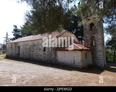 Kirche aus dem 19.. Jahrhundert der St. Athanasios in Palaiokasthon, Chalkidiki Stockfoto