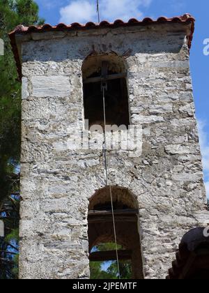 Kirche aus dem 19.. Jahrhundert der St. Athanasios in Palaiokasthon, Chalkidiki Stockfoto