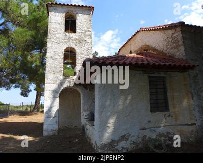 Kirche aus dem 19.. Jahrhundert der St. Athanasios in Palaiokasthon, Chalkidiki Stockfoto