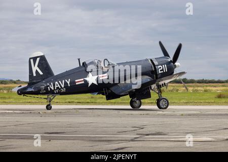 F4U Abflug von Corsair in Boundary Bay, BC, Kanada Stockfoto