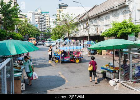 Talat Noi oder Talad Noi ist ein historisches Viertel von Bangkok. Bunte Straßen und Alltag. Bangkok ist ein wichtiger touristischer Besichtigungspunkt Stockfoto