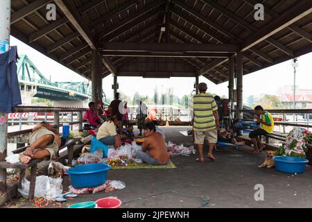 Talat Noi oder Talad Noi ist ein historisches Viertel von Bangkok. Bunte Straßen und Alltag. Bangkok ist ein wichtiger touristischer Besichtigungspunkt Stockfoto