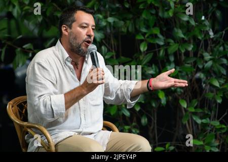 Marina Di Pietrasanta, Italien. 17. Aug, 2022 Treffen in der Caffe de La Versiliana, auf dem Foto Matteo Salvini, Leiter der Lega Credit: Stefano Dalle Luche/Alamy Live News Stockfoto