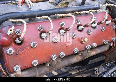 Loveland, CO - Juli 9,2022: Nahaufnahme eines seltenen lincoln-Zesthyr-Flathead-Motors von V12 auf der Loveland Classic Car Show Stockfoto