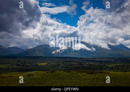 Blick in die Berge von Lochaber, Schottische Highlands, aufgenommen vom Commando Memorial Stockfoto