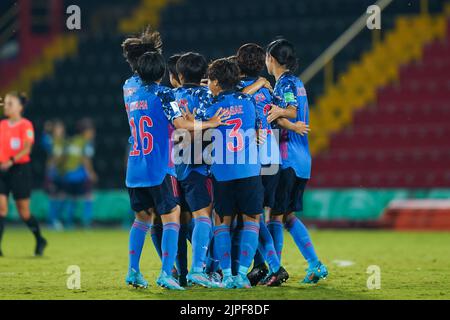 Alajuela, Costa Rica. 17. August 2022. Alajuela, Costa Rica, August 17. 2022: Japanische Spieler feiern ihr Tor während des FIFA U20 Frauen-Fußballspiels Costa Rica 2022 zwischen den USA und Japan bei Morera Soto in Alajuela, Costa Rica. (Daniela Porcelli/SPP) Quelle: SPP Sport Press Foto. /Alamy Live News Stockfoto