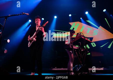 Toronto, Kanada. 17.. August 2022. Gitarrist Dino Bardot (links) und Julian Corrie von der schottischen Rockband Franz Ferdinand treten im History Nightclub in Toronto, KANADA auf. Quelle: Bobby Singh/Alamy Live News Stockfoto