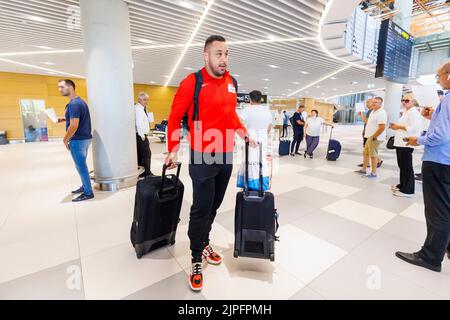 Der kroatische Filip Mihaljevic, Gewinner der Goldmedaille bei den Men's Shot Put bei den Europameisterschaften 2022 in München, kommt am 16. August 2022 in Split, Kroatien, am Flughafen Split an. Foto: Miroslav Lelas/PIXSELL Stockfoto